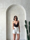 Kemer detaylı gabardin şort krem s25289 thumbnail 8