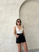 Kemer detaylı gabardin şort siyah s25289 thumbnail 4