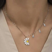 925 Ayar Gümüş Papatya Seviyor Sevmiyor Bayan Gümüş Kolye thumbnail 3