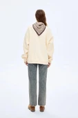 Quzu Fular ve Nakış Detaylı Kadın Sweatshirt - 9