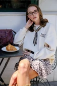 Quzu Fular ve Nakış Detaylı Kadın Sweatshirt - 1