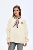 Quzu Fular ve Nakış Detaylı Kadın Sweatshirt - 5