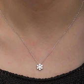 925 Ayar Gümüş Minimal Kar Tanesi Kadın Kolye thumbnail 4