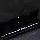 Gümüş Işıklı Kutulu Melek Kanadı Kadın Bileklik thumbnail 1