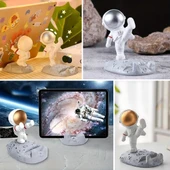 Mini Astronot Model Telefon ve Tablet Tutucu Standı thumbnail 3