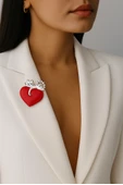 Kadın Kedi Figürlü Kırmızı Kalp Broş – Sevimli Tasarım Kararmaz Metal thumbnail 2
