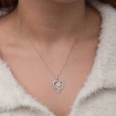 Gümüş Kalpli Beyaz Gül Kadın Kolye thumbnail 5