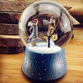 Büyük Boy Kış Masalı Temalı Pilli Kar Küresi thumbnail 3
