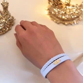 14 Ayar Altın Plakalı Harfe Özel Doğal Beyaz Derili Taç Figürlü Hediye Bileklik-500 thumbnail 2