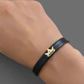 14 Ayar Altın Plakalı Harfe Özel Doğal Siyah Derili Taç Figürlü Hediye Bileklik-503 thumbnail 3