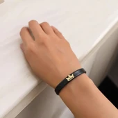 14 Ayar Altın Plakalı Harfe Özel Doğal Siyah Derili Taç Figürlü Hediye Bileklik-503 thumbnail 2