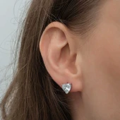 Gümüş Beyaz Kalpli Çivili Kadın Küpe thumbnail 3