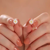 Gümüş Papatya Çocuk Küpesi thumbnail 2