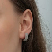 Gümüş 7 Sıra Beyaz Taşlı J Kadın Küpe thumbnail 5