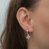 ​Gümüş Sallantılı Yonca Kadın Küpe thumbnail 4