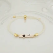 14 Ayar Altın Plakalı Harfe Özel Beyaz Örgü İpli Kalp Figürlü Hediye Bileklik-527 thumbnail 1