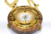 Masa Üstü Pusulalı Dürbün Modeli thumbnail 1