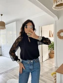 Lucky Life Kadın Uzun Kollu Göğüs Pencere Detay Yaka Boğazlı Kolları Tüllü Sandy Bluz thumbnail 7