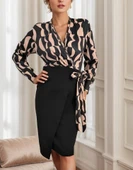 Lucky Life Kadın Uzun Kollu Kruvaze Yaka Dijital Baskılı Fiyonk Detay Atlas Kumaş Elbise thumbnail 3