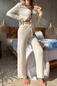 Kadın Beyaz Örme Kumaş V Yaka Düğmeli Rahat Şık Pijama Takımı - 6