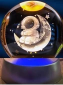 Dekoratif Ay Üstünde Astronot Tasarımlı Plastik Altlıklı Cam Küre - 1