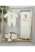 gros shop Müslin Yeni Doğan 4Katlı Organik %100Pamuk Kişiye Özgü Nakışlı Hastane Çıkış Seti (Ayıcık Model-5) - 2
