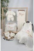 gros shop Müslin Yeni Doğan 4Katlı Organik %100Pamuk Kişiye Özgü Nakışlı Hastane Çıkış Seti(Çiçekli Model-1) thumbnail 2
