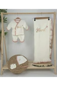 gros shop Müslin Yeni Doğan 4Katlı Organik %100Pamuk Kişiye Özgü Nakışlı Hastane Çıkış Seti (Pudra Biyeli-1) thumbnail 2