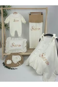 gros shop Müslin Yeni Doğan 4Katlı Organik %100Pamuk Kişiye Özgü Nakışlı Hastane Çıkış Seti (Papatya Model-13) thumbnail 2