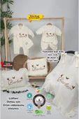 gros shop Müslin Yeni Doğan 4Katlı Organik %100Pamuk Kişiye Özgü Nakışlı Hastane Çıkış Seti(3'lü Kelebk Model) thumbnail 1