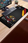 SonicTouch Aslan Muhafızı Sarı Kırmızı Dikişsiz Pürüzsüz Sıvı Geçirmez XXL Gamer Klavye Mousepad 40x90cm thumbnail 3