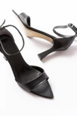 718 Siyah Cilt Sivri Burunlu Topuklu Bilekten Bağlamalı Kadın Ayakkabı thumbnail 4