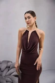 BOYUNDAN AKSESUARLI DEGAJE YAKA ELBİSE - 11