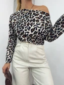 Leopar Desenlı Uzun Kollu Asimetrik Yaka Bluz - 3