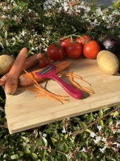 Solingen Pembe Jülyen Soyacak – Paslanmaz Alman Çeliği, Ergonomik Sap, Orijinal (Tekli) thumbnail 3