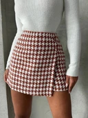 BİÇOMİ İki düğmeli kaz ayağı desen ch kumaş şort etek bordobeyaz h26414 thumbnail 1