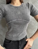 Nakış işlemeli asit yıkamalı bluz thumbnail 3