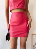 Tek yırtmaçlı arkadan fermuarlı deri etek fuşya thumbnail 2