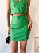 Tek yırtmaçlı arkadan fermuarlı deri etek yeşil thumbnail 2