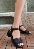 Laera Siyah Cilt Topuklu Sandalet thumbnail 1