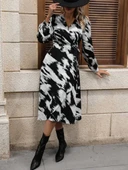 Lucky Life Kadın Uzun Kollu Kruvaze Yakalı Yandan Bağlamalı Desenli Mini Modal Elbise thumbnail 3