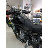 CF-450/MT İLE UYUMLU YAN DEPO ULTIMATE KORUMA  6D KARBON KAYDIRMAZ TANK PAD thumbnail 4