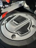 CF-450/MT İLE UYUMLU DEPO VE DEPO KAPAĞI KORUMA ULTIMATE 6D KARBON KAYDIRMAZ TANK PAD thumbnail 5