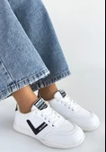 Jowen Beyaz Cilt Siyah Detaylı Bağcıklı Spor Ayakkabı thumbnail 1