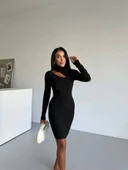 Boğazlı gögüs dekolteli elbise siyah - 3