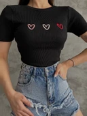 Üçlü kalp nakışlı bluz thumbnail 2