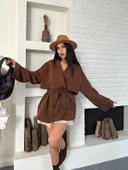 Kruvaze Yaka Düğmeli Kemerli Cepli Apoletli Kuşaklı Trençkot thumbnail 8