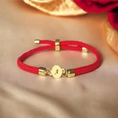14 Ayar Altın Plakalı Harfe Özel Kırmızı Örgü İpli Yuvarlak Figürlü Hediye Bileklik-576 thumbnail 3