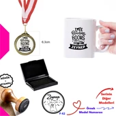 Kişiye Özel İsimli Kitapsever Seti - Ahşap Mühür, Madalya ve Kupa Bardak F Serisi - 1