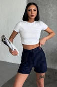 Zarif Ve Şıklığı Bir Arada Sunan Yüksek Bel Krep Esnek Çimalı Çizgili Şort Lacivert thumbnail 5